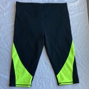 Fabletics Black/Neon Yellow Capri Pants sz Med